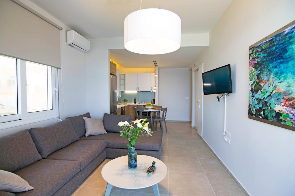 Sonja Beachfront Apartments คาโตดารัตโซ ภายนอก รูปภาพ