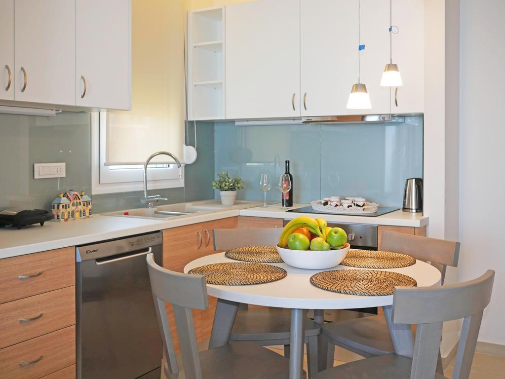 Sonja Beachfront Apartments คาโตดารัตโซ ภายนอก รูปภาพ