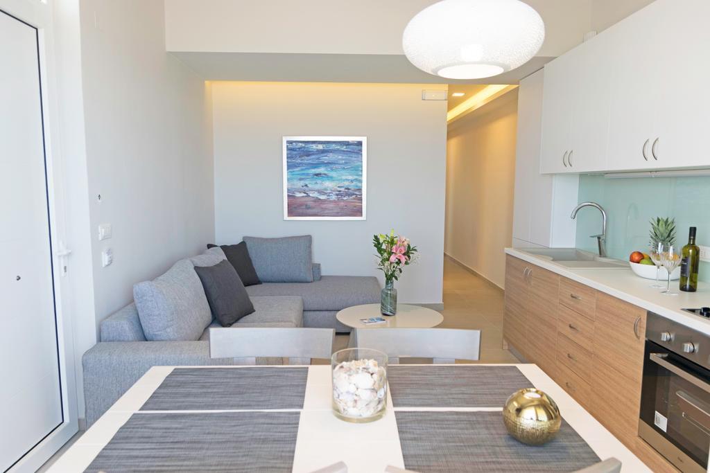Sonja Beachfront Apartments คาโตดารัตโซ ภายนอก รูปภาพ